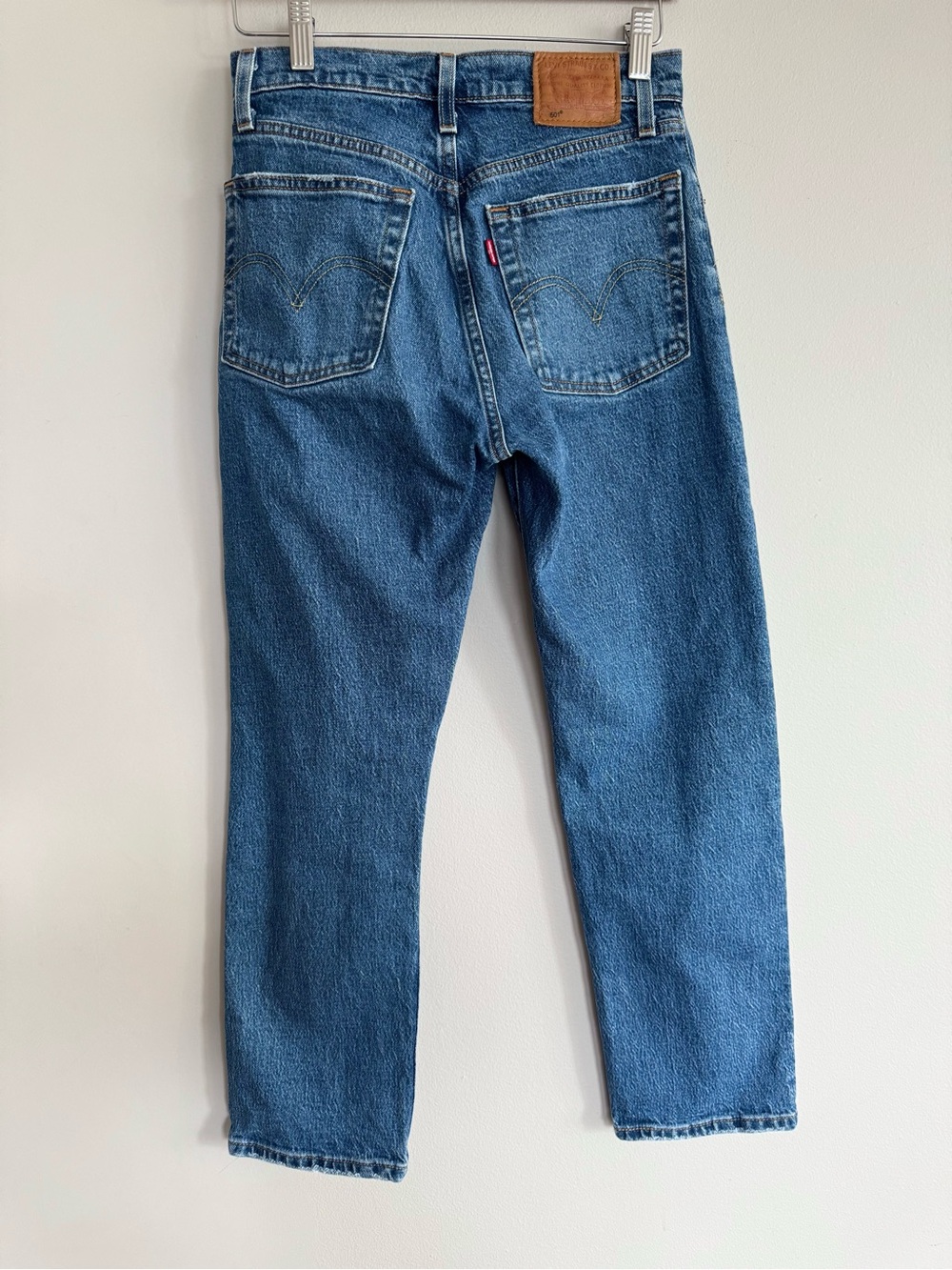 LEVIS 501s Original Cropped Womens W24 L26 Denim Jeans - Picture 2 of 16